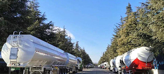 凌宇汽车 这里的客户喜欢高端？又一批搅拌车发往…